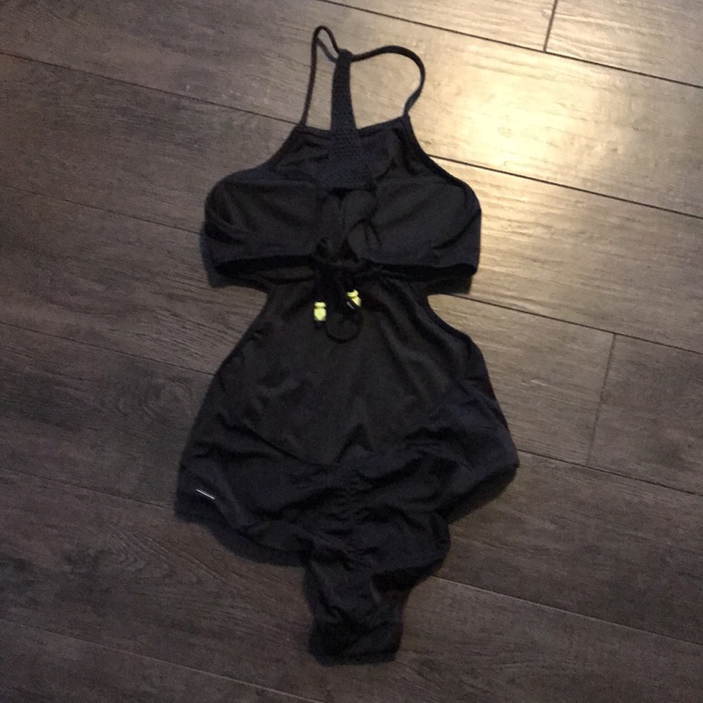 NWOT Super trendy one piece - Picture 5 of 8